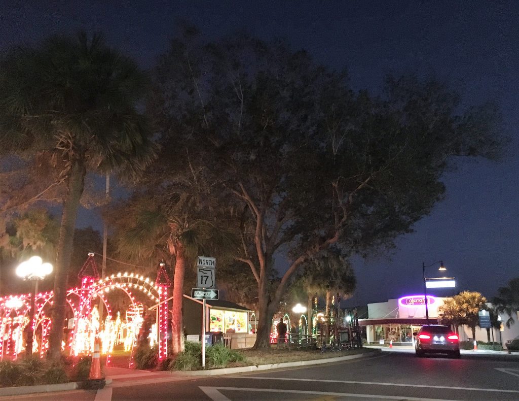sebring downtown historic district at night