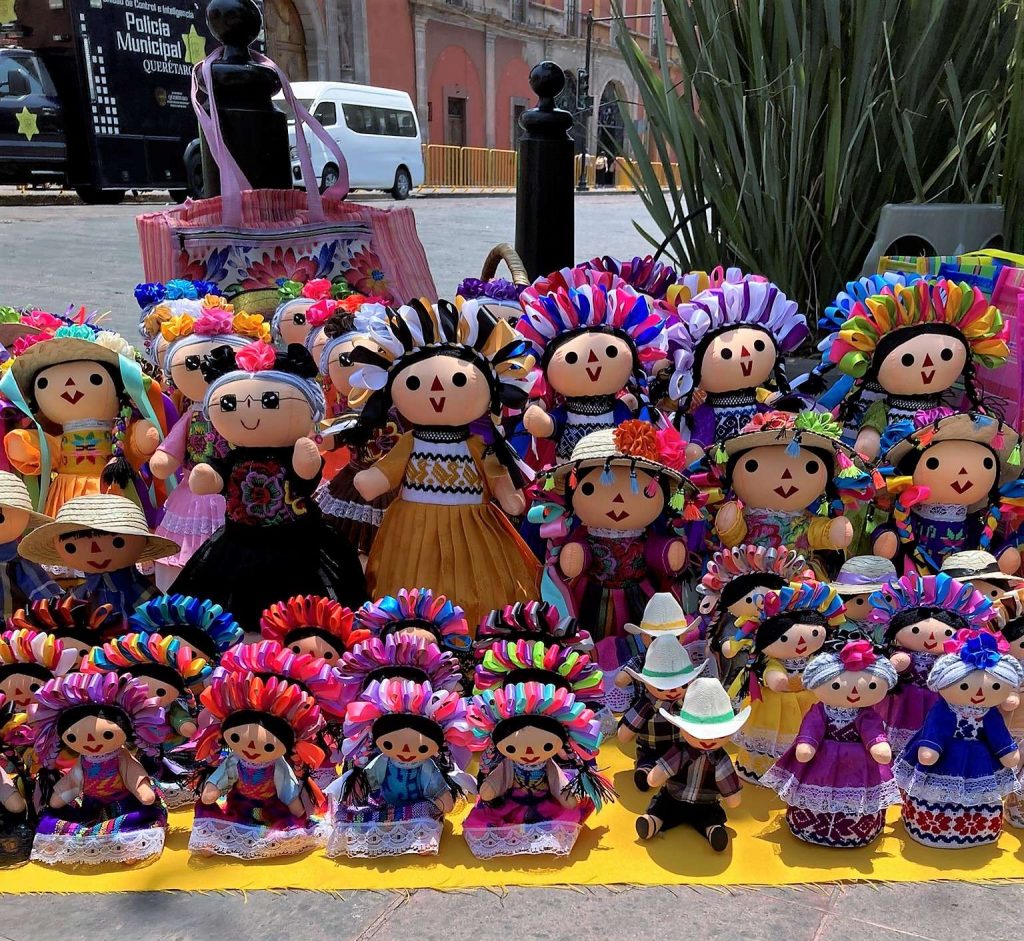 street stand selling dolls in queretaro historic center