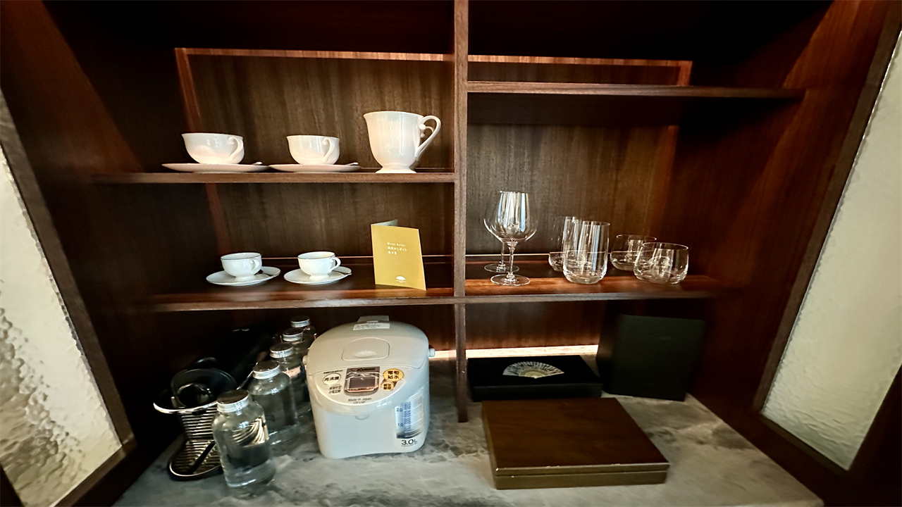 a shelf with cups and glasses on it